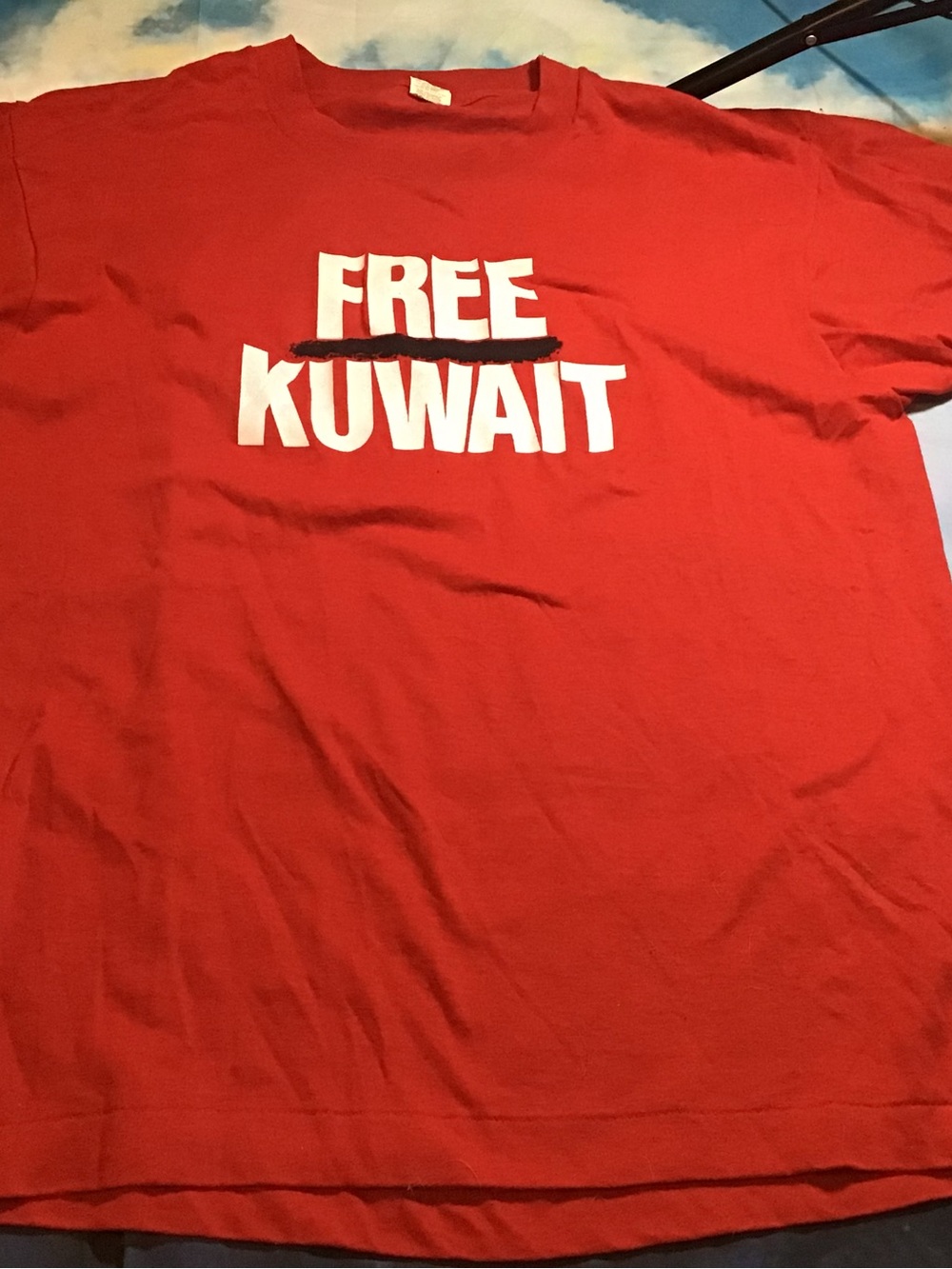Vintage 1980-90’s free Kuwait political graphic t-shirt adult size large